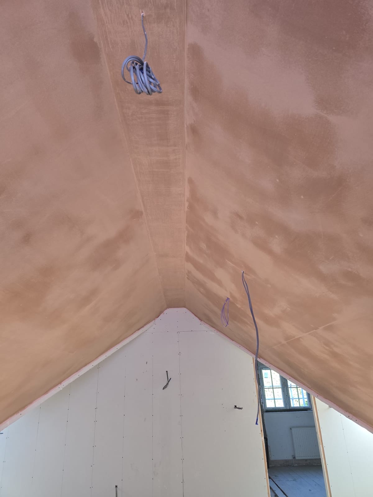 Close-up of a skimmed vaulted ceiling apex